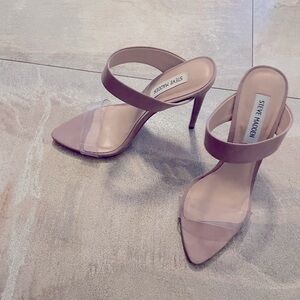 Steve Madden sandal size 7.5. Excellent use off conditionn. Only worn once